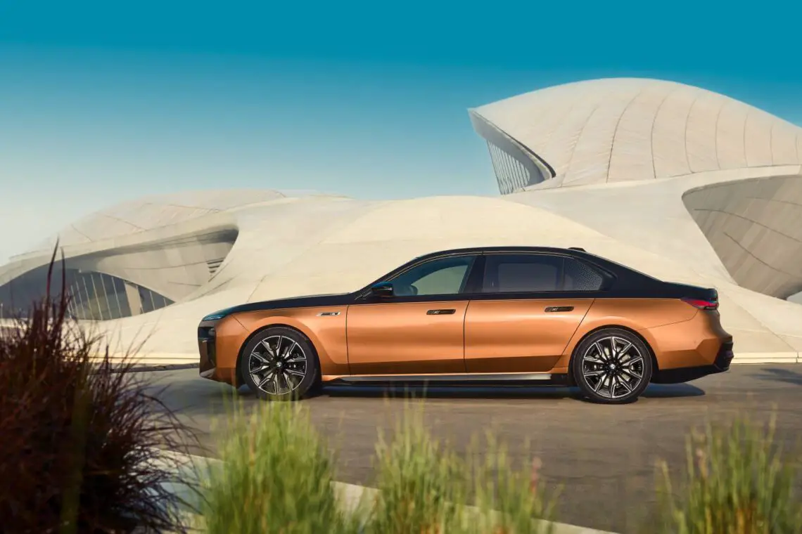Новая топ-версия BMW 7 серии разгоняется до 100 км/ч за 3,7 секунды.