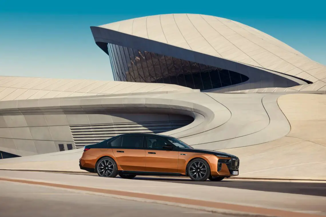 Новая топ-версия BMW 7 серии разгоняется до 100 км/ч за 3,7 секунды.