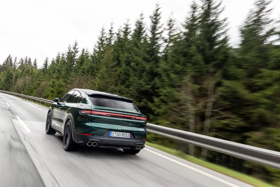 Porsche Cayenne 2023, еще более универсал