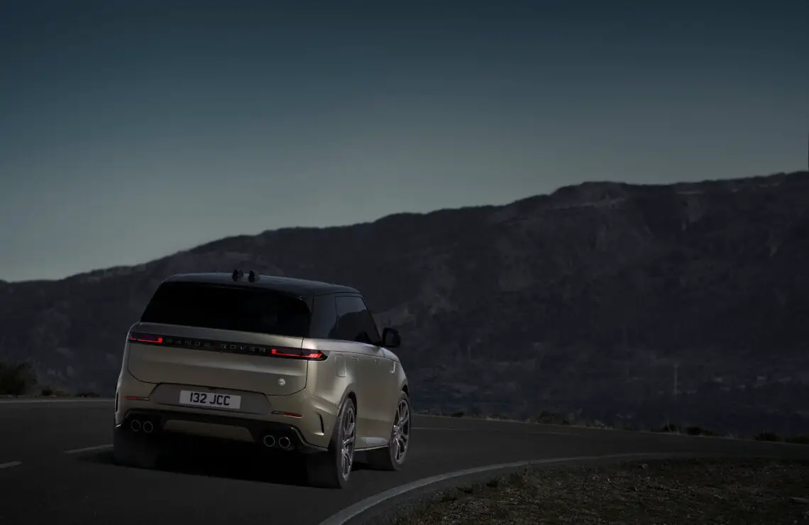 Range Rover Sport SV: привет от BMW